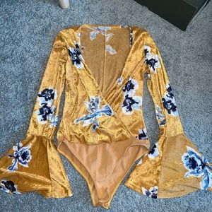 Yellow & blue flowered, wide sleeve body suit